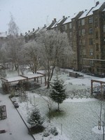 snowy_courtyard_500