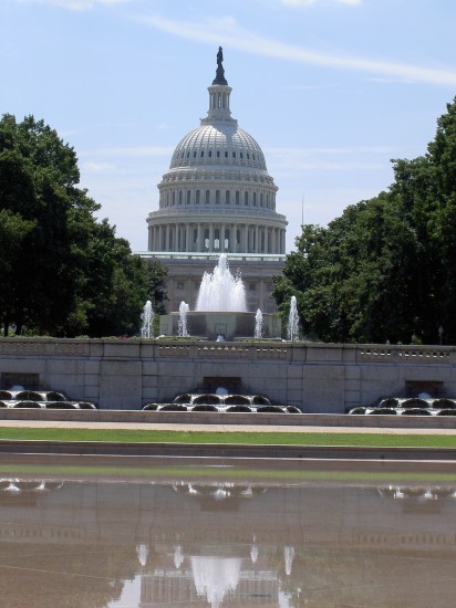 Photo of the US Capitol Building with the fountain in the foreground
