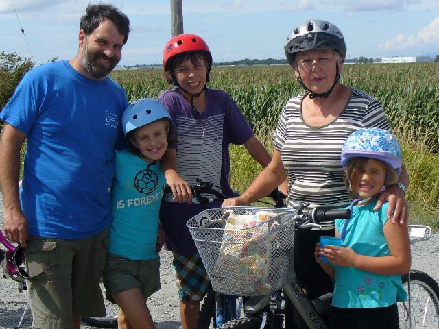 A biking family---three generations!