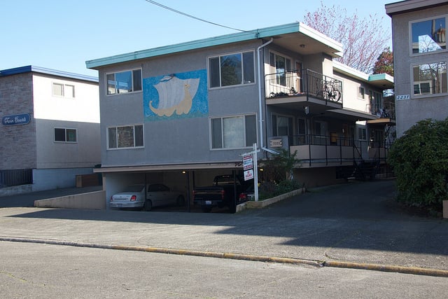 Ugly parking at small apartment building.