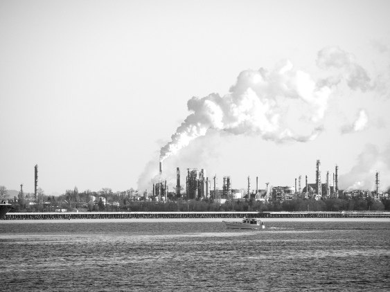 Tesoro refinery in Anacortes, WA. Photo by Dana, cc.