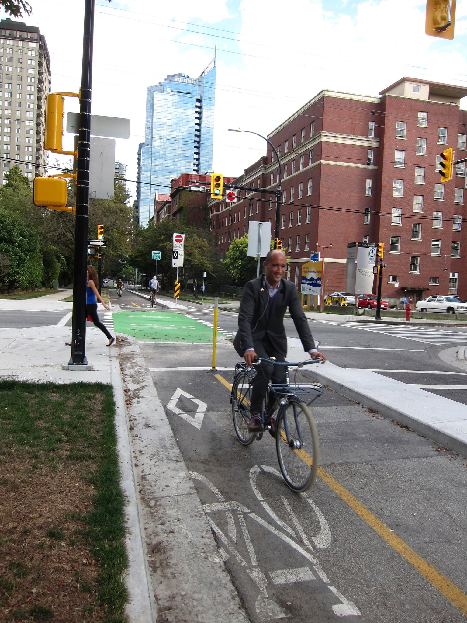 A Vancouver, BC, cyclist. Photo by Alyse Nelson, used with permission.