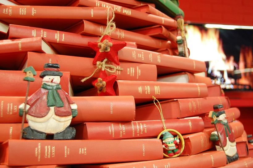 Boekenkerstboom, by Bibliotheek Kortrijk, cc.
