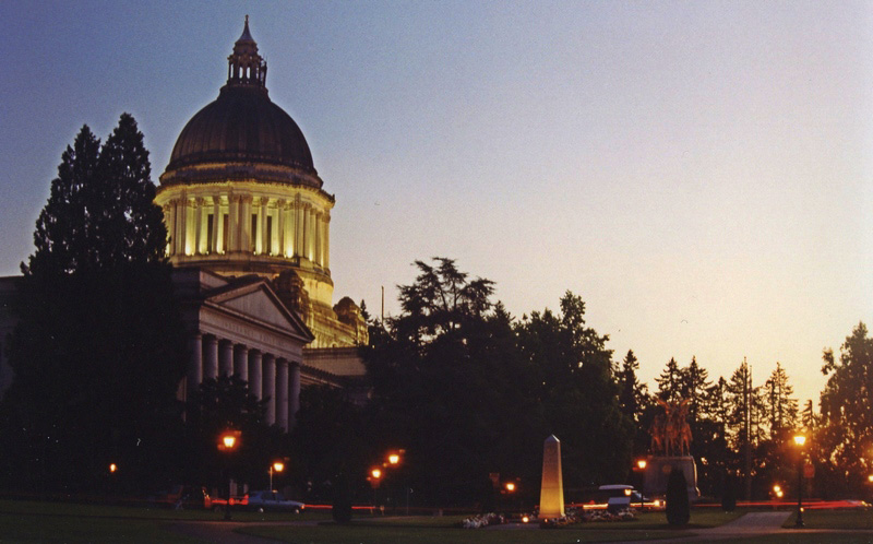 Olympia capitol building at dusk