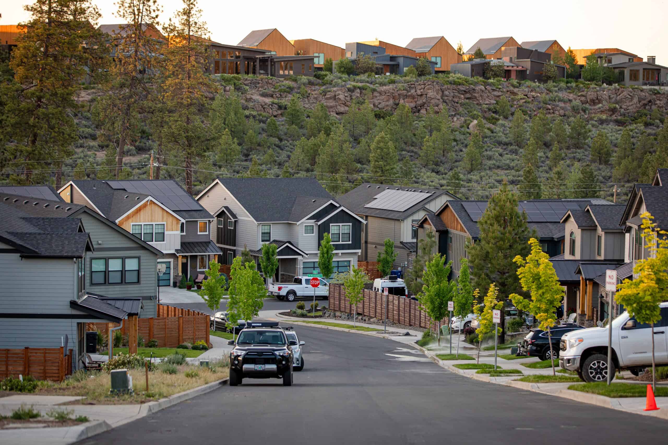 A newly constructed subdivision of single-detached houses in Bend, Oregon. The area, located amid the Deschutes National Forest, regularly sees wildfire activity. Photo by bluestork. 